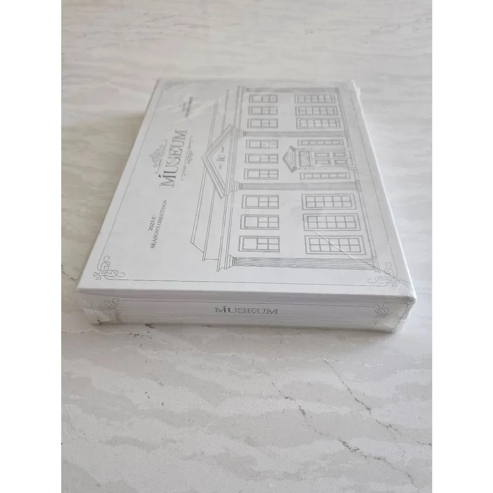 IU 2023 SEASON’S GREETINGS [ MUSEUM ] K-POP SEALED